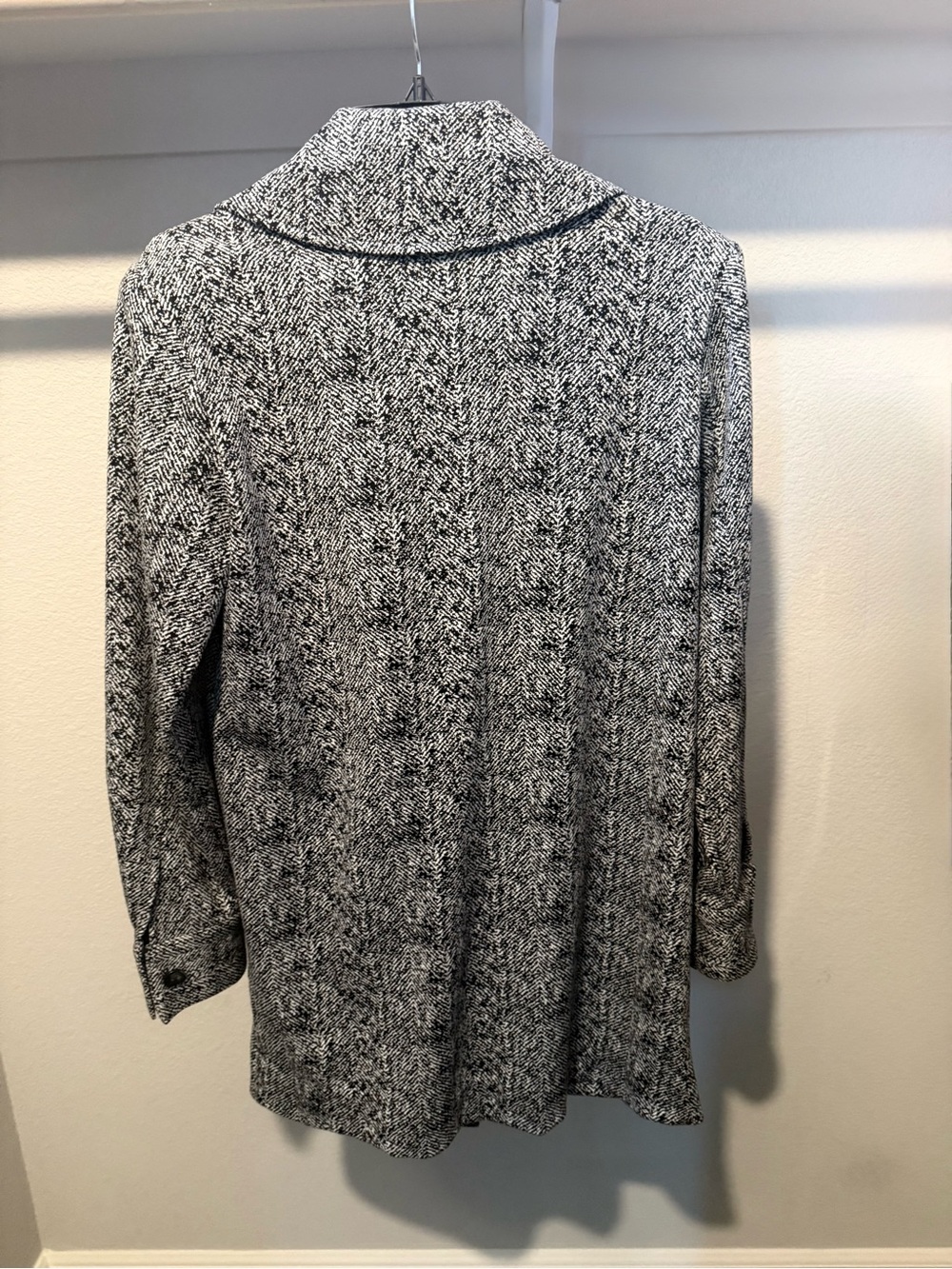 Versatile Herringbone Jacket - Picture 4 of 6